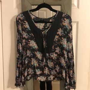 Women’s Volcom Top